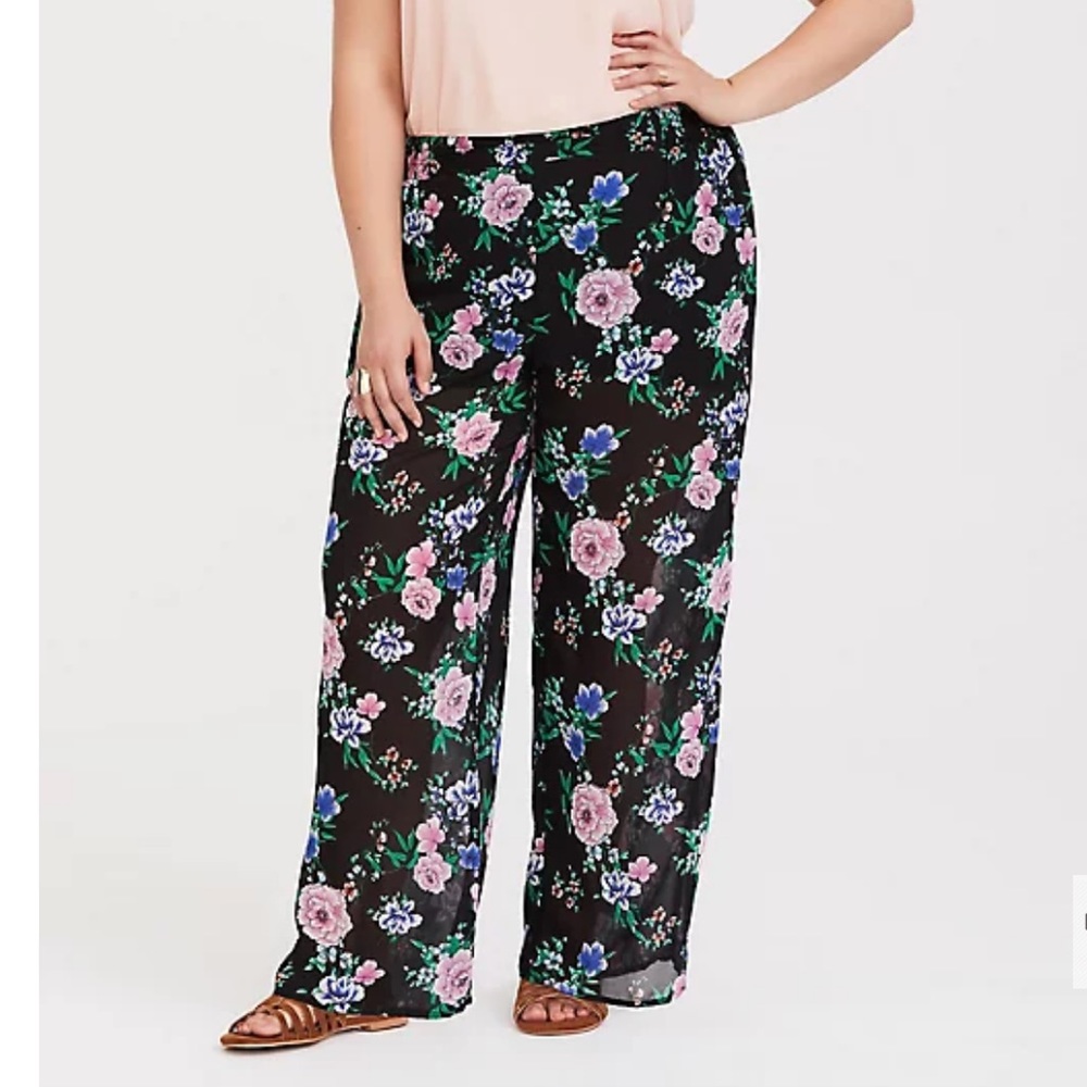 NWT Torrid Black Floral Chiffon pant